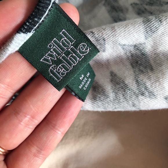 2 cropped long sleeve tees - Picture 7 of 7